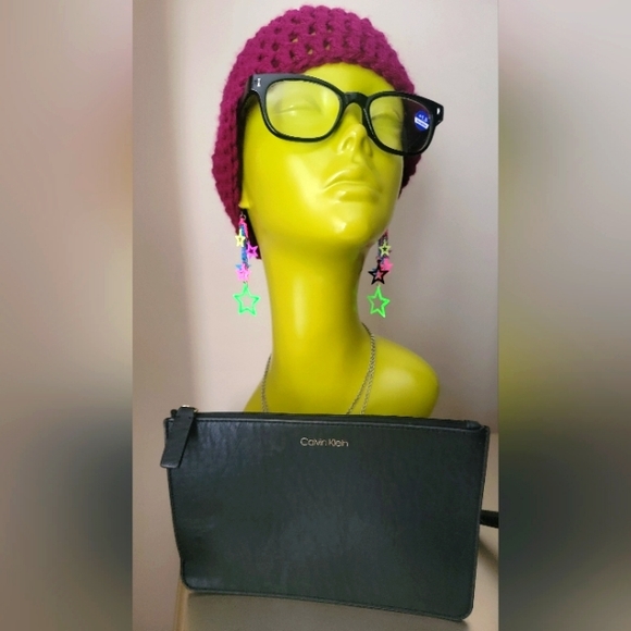 Calvin Klein Handbags - Calvin Klein clutch
